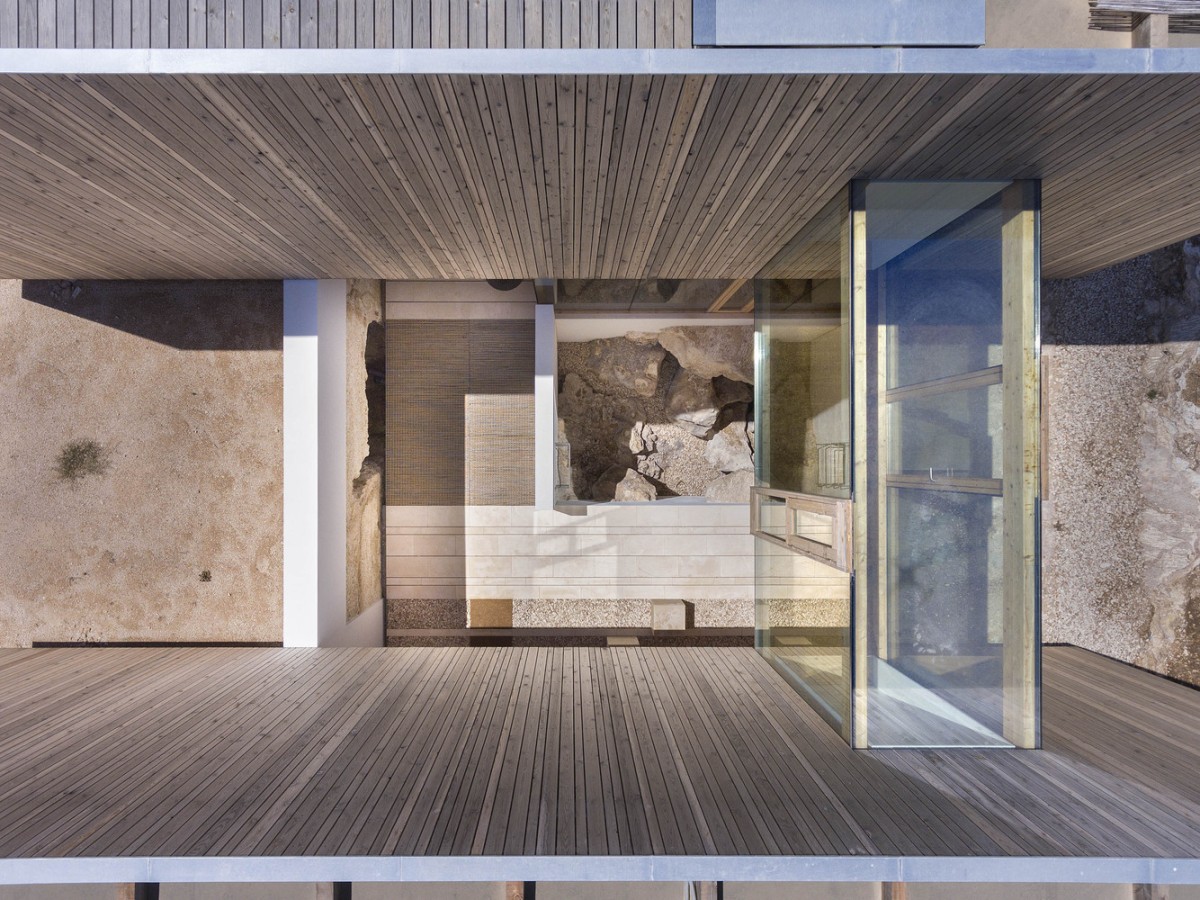 Foi feita de materiais autóctones