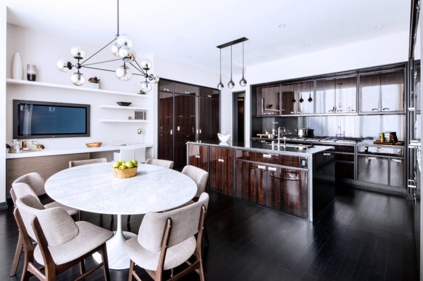 Tem um total de seis quartos e seis casas de banho