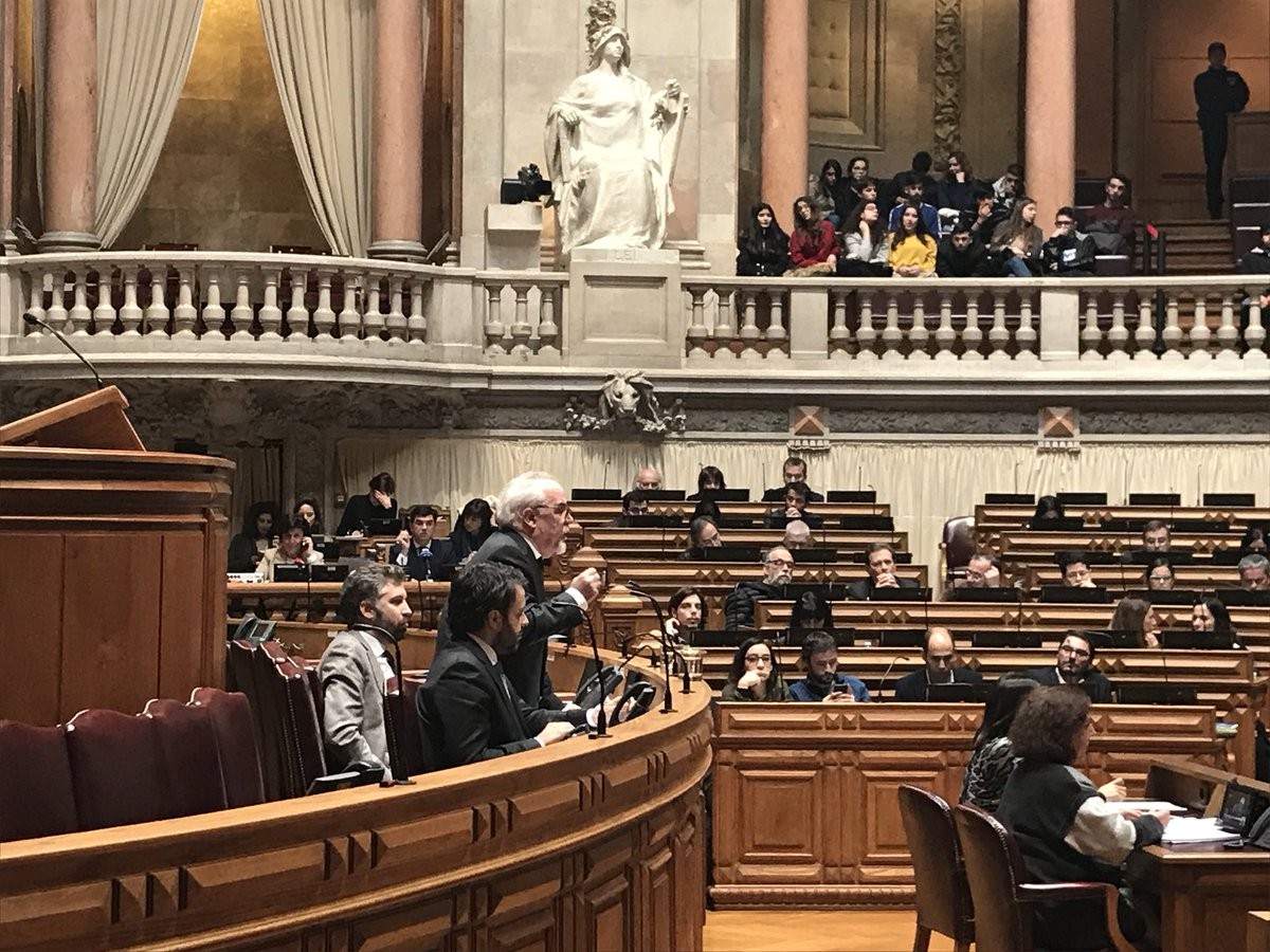Governo integra mil trabalhadores precários na Administração Pública