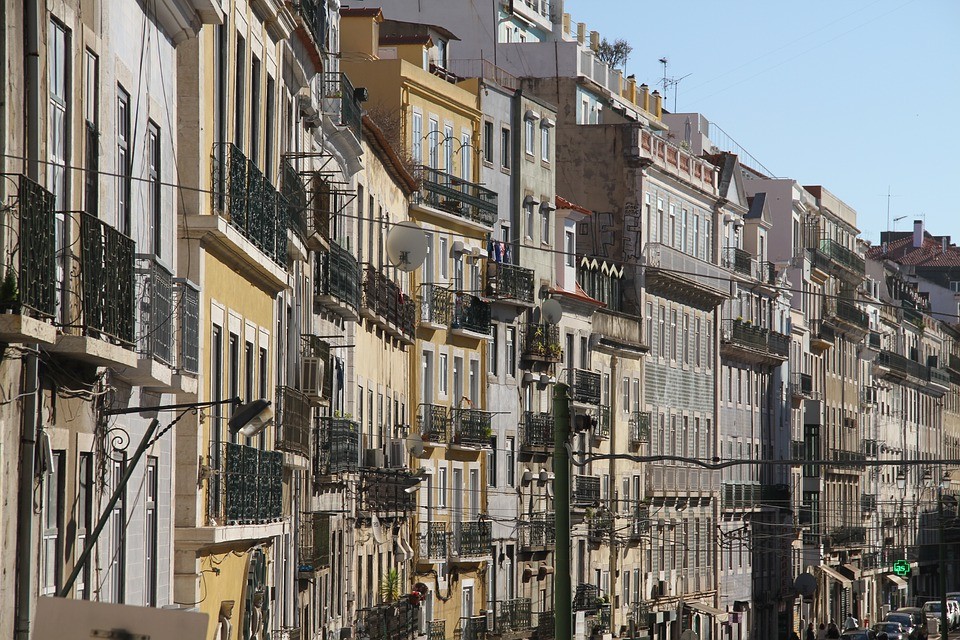 Avaliação bancária de casas dispara em março: subiu 5,4% num ano 