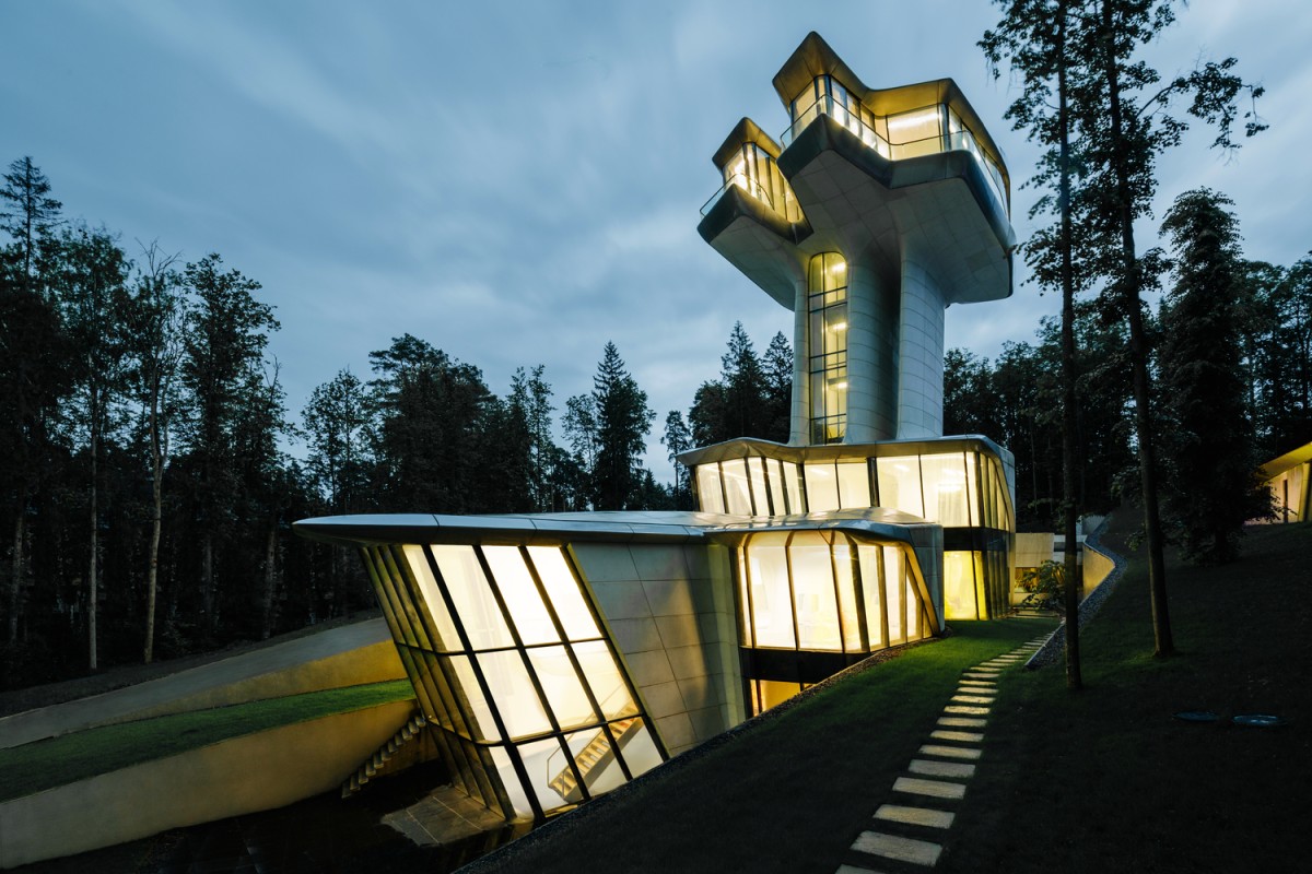 Foi desenhada por Zaha Hadid