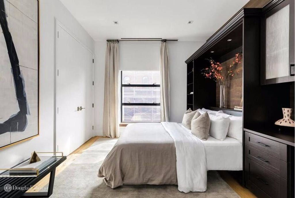 Espaços amplos com uma decoração minimalista