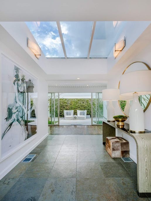 Um corredor (enorme)