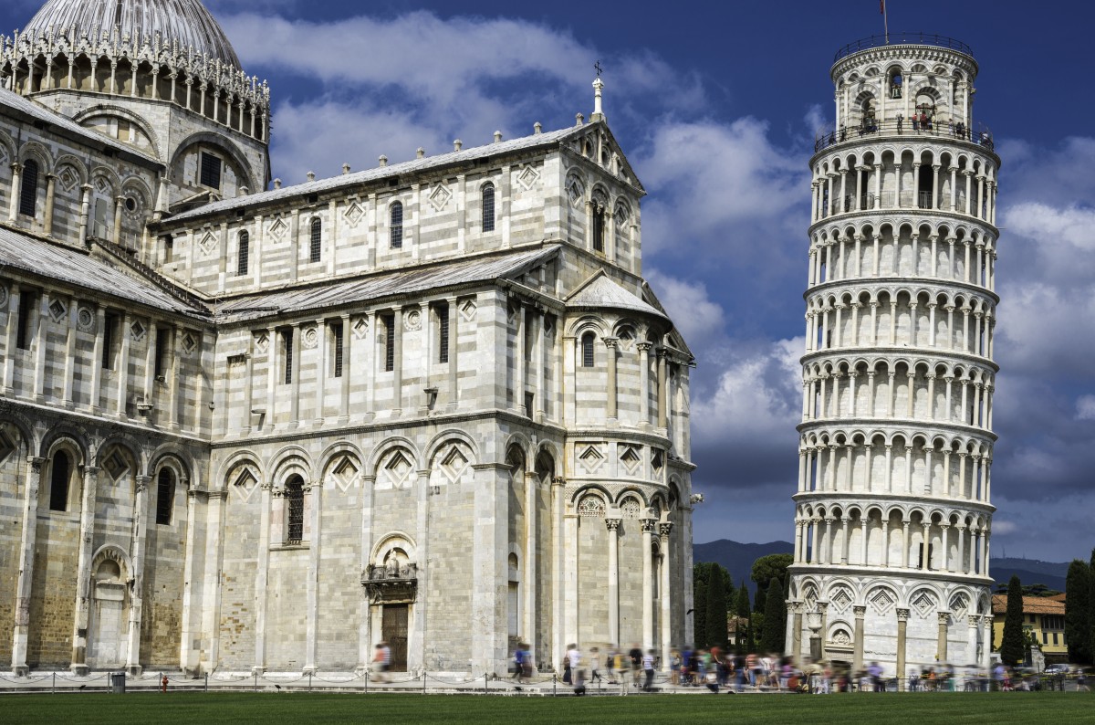 A Torre de Pisa tem uma inclinação de cinco graus...