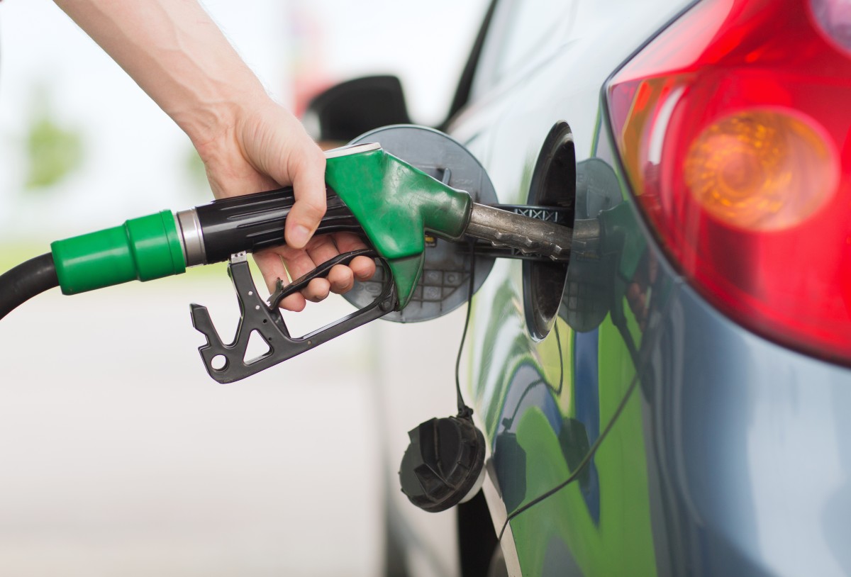 Preço da gasolina em máximos de 2014. Fica a saber onde é mais barato abastecer o carro