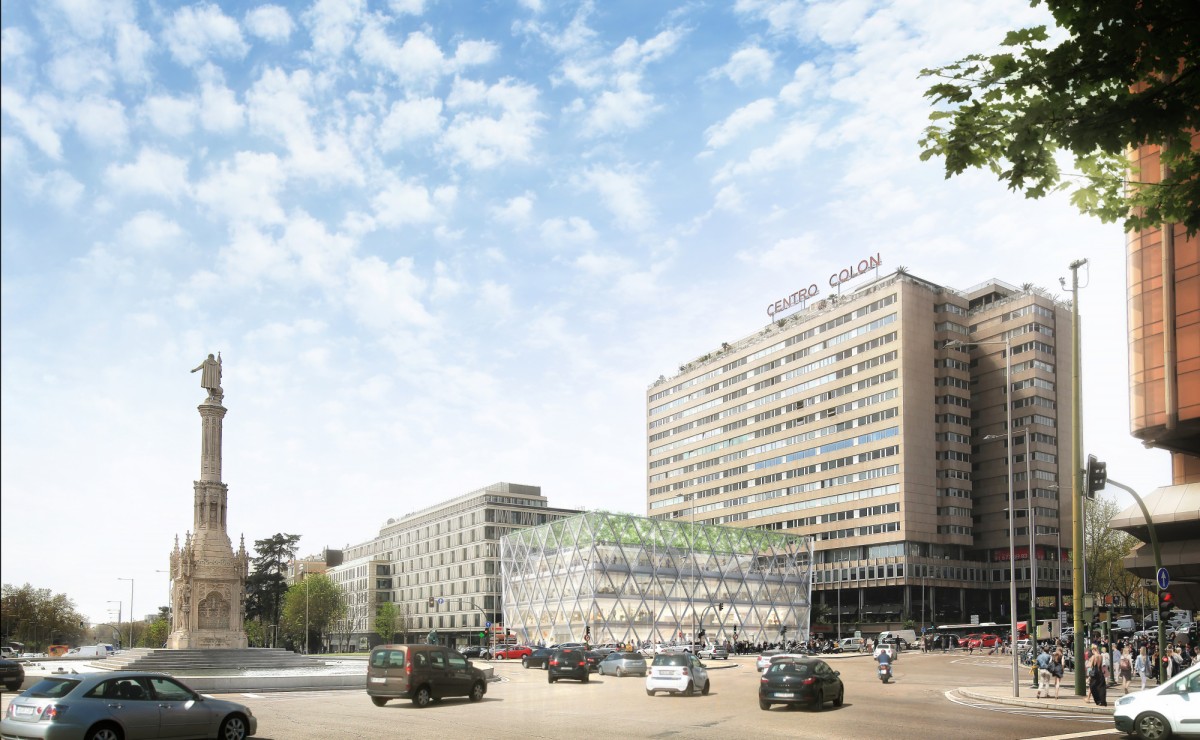 O edifício está situado na Plaza de Colón, 1