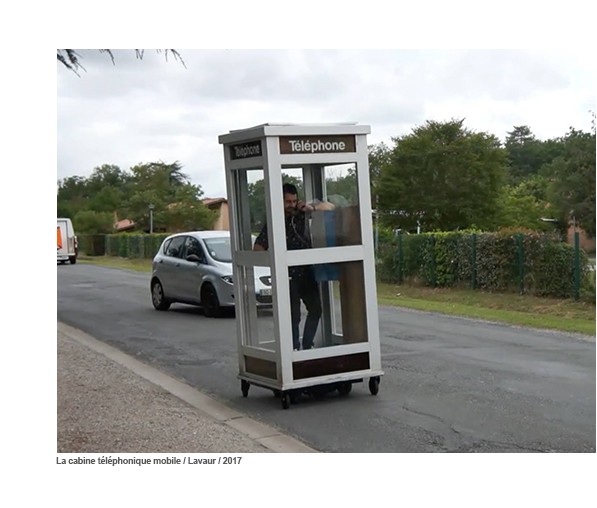 Uma peculiar cabine telefónica