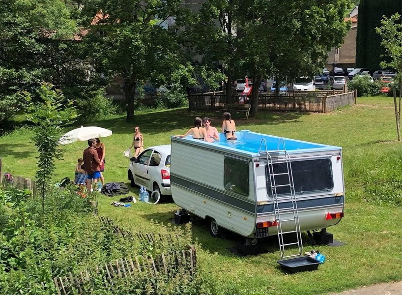 Uma piscina que se move...