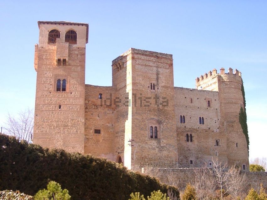 Há no castelo uma capela