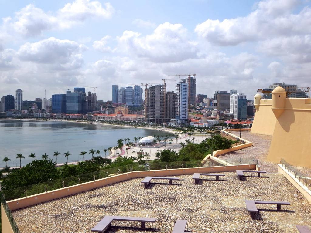 luanda_skyline_-_angola_2015
