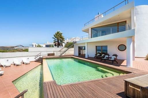 Luxury villa in Aljezur, Portugal / Pedro Queiroga