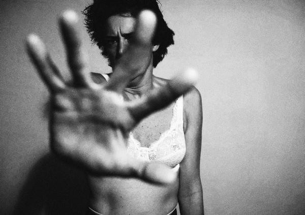 Estado reforça atribuição de casas a vítimas de violência doméstica 