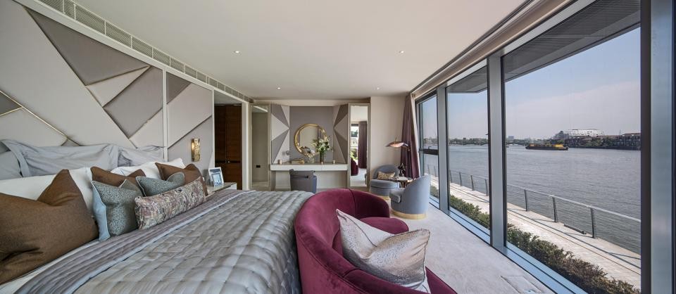 O apartamento tem três pisos e 560 m2
