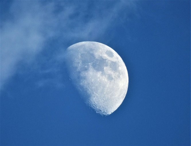 Lua à luz do dia