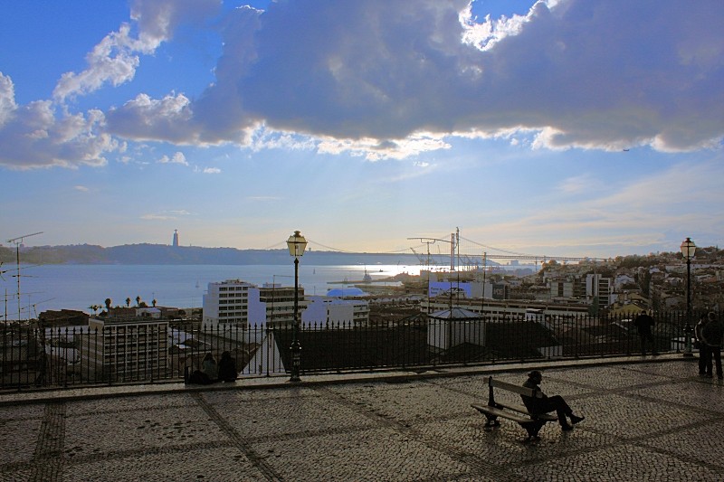 Miradouro de Sta. Catarina em Lisboa fechado para obras todo o verão