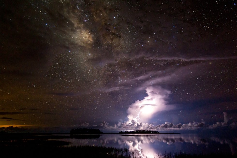 Tempestade debaixo da Via Láctea