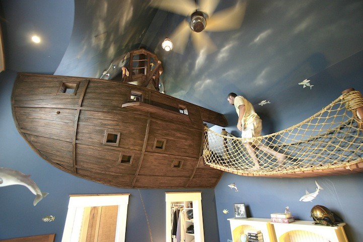 ultimate_pirate_ship_bedroom