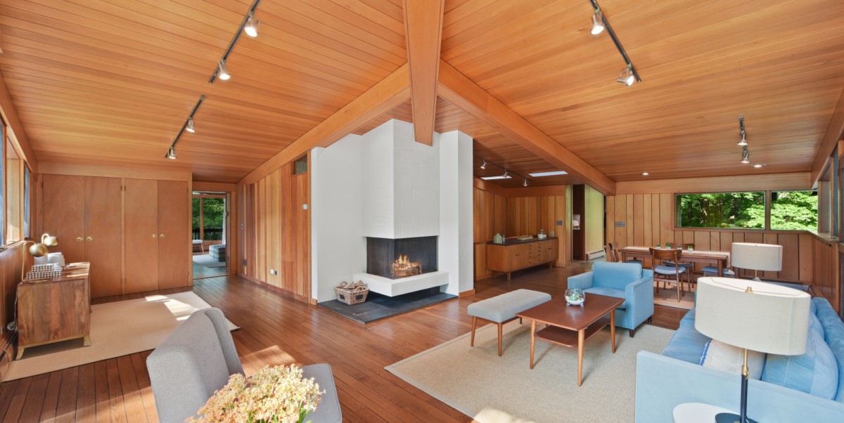 Uma ampla sala de estar