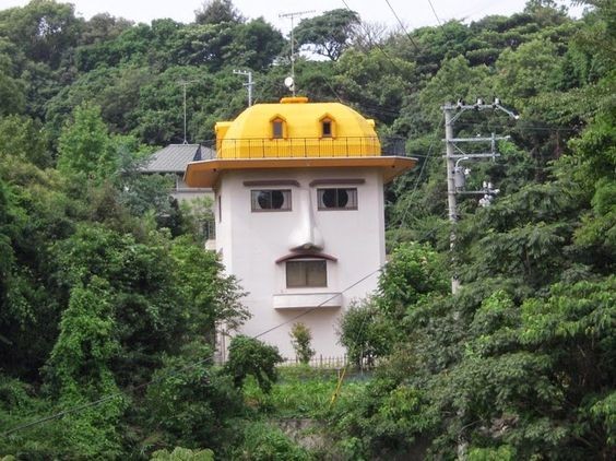 Um boneco? Uma casa?