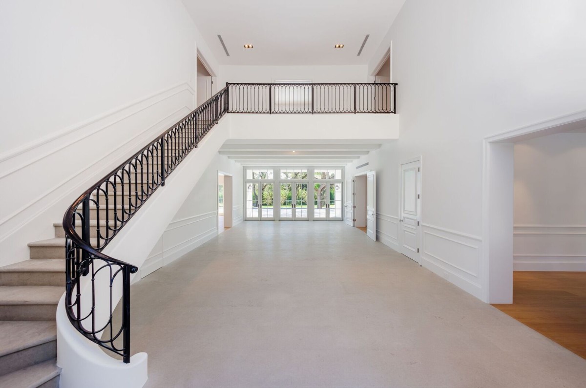 Tetos altos e espaços amplos