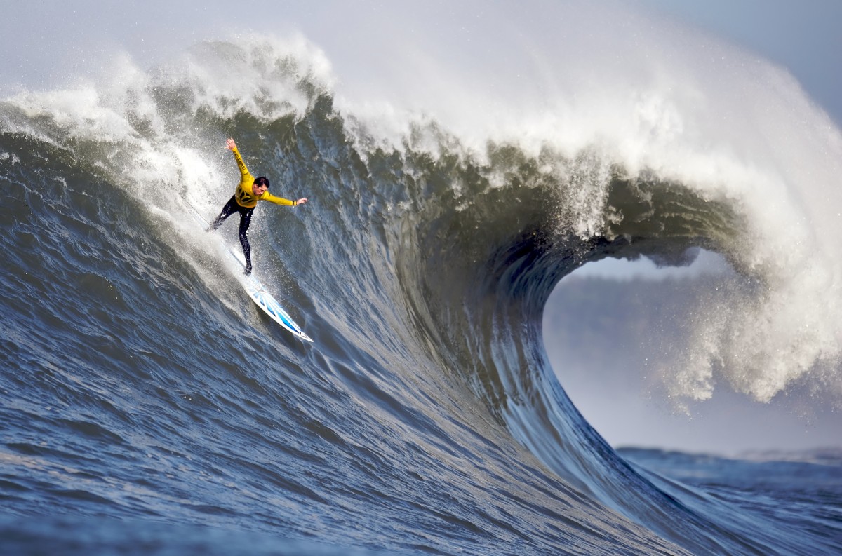 Competing in Portugal's Big Wave Tour / Wikimedia commons