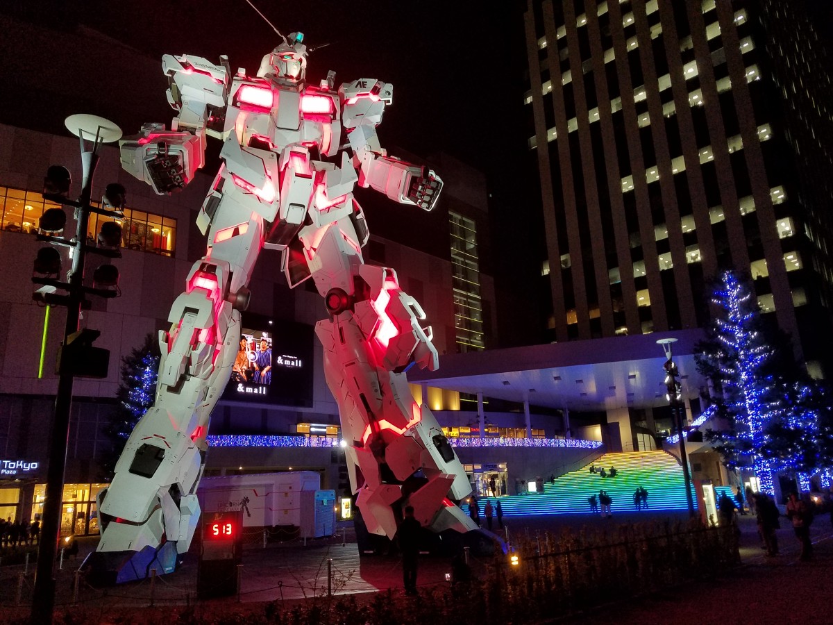 Unicorn Gundam robot