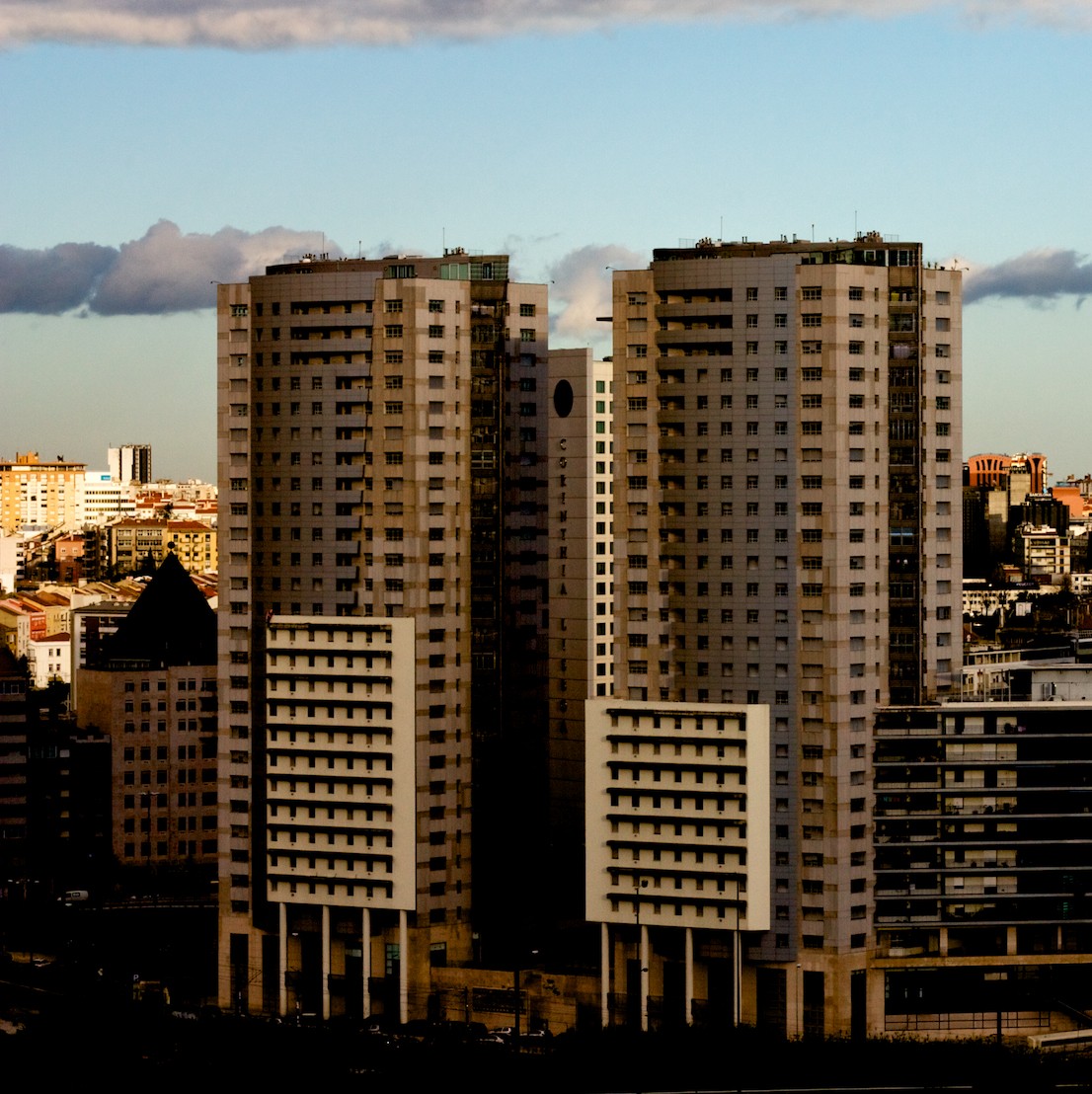 Twin Towers reabrem em setembro transformadas em "aldeia empresarial"