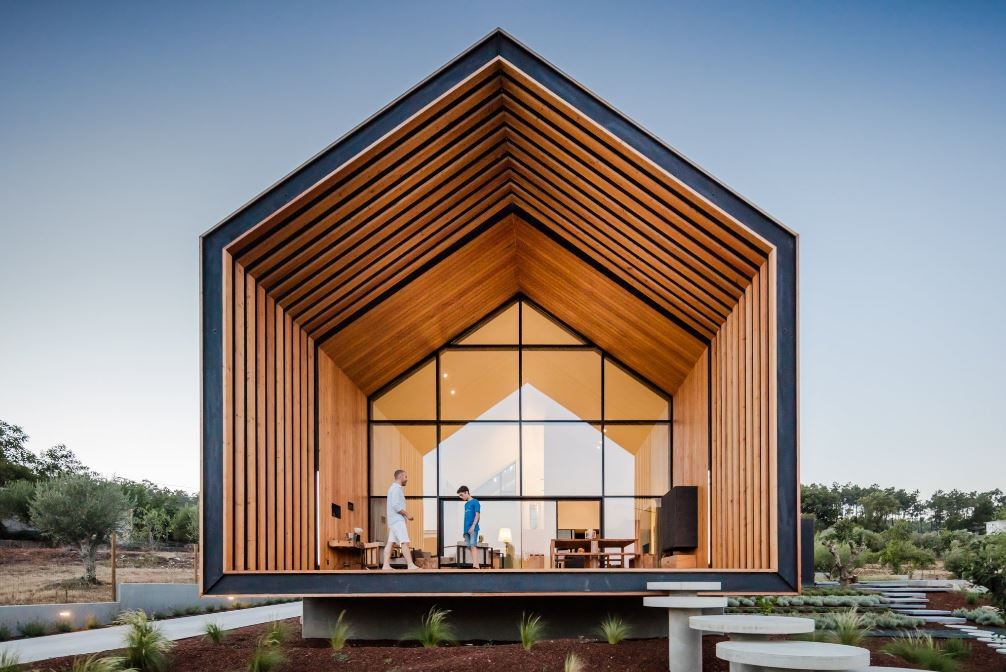 “Casa Ourém”: uma casa portuguesa (e premiada) que podia ter sido desenhada por uma criança