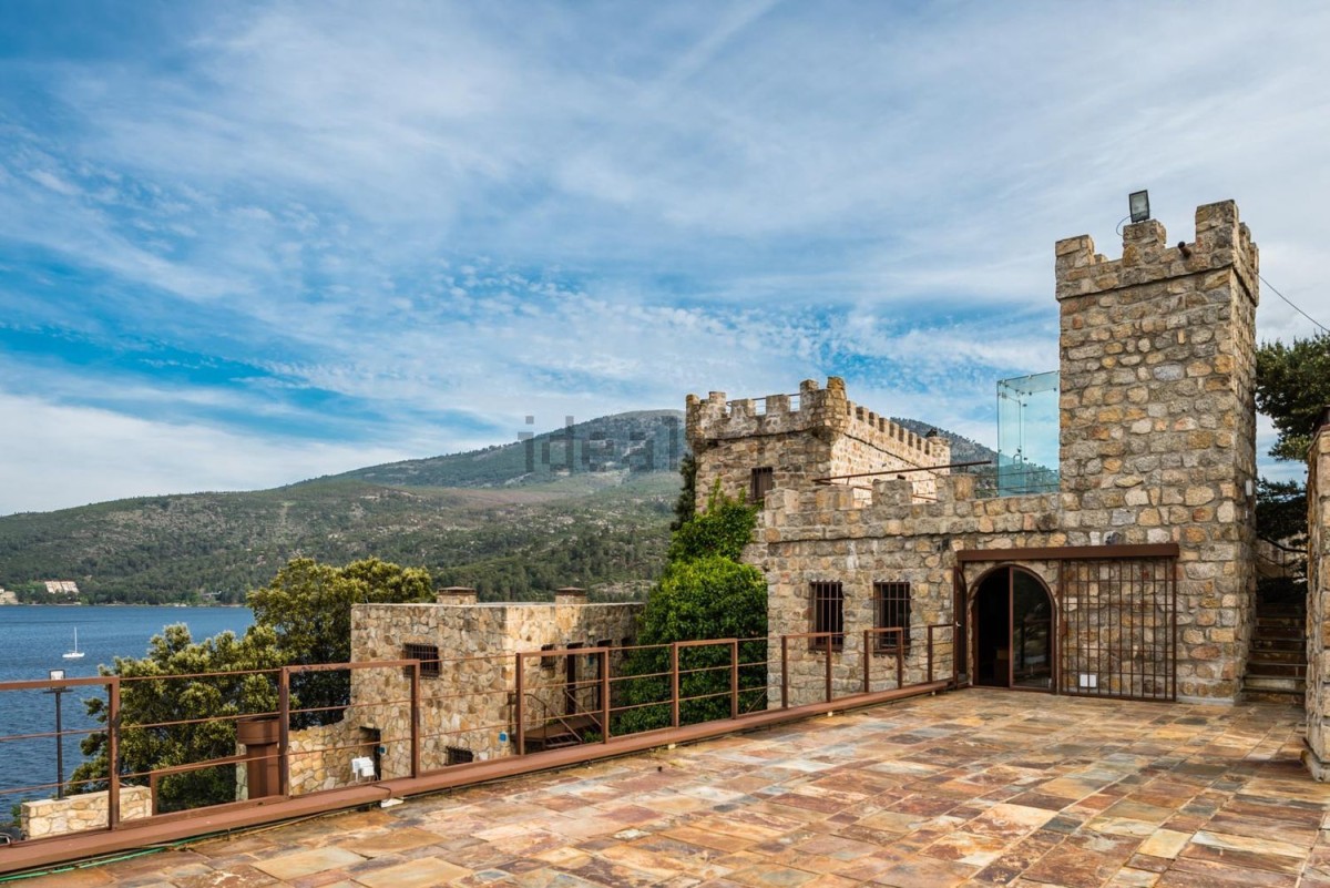 Foi construído em 1937