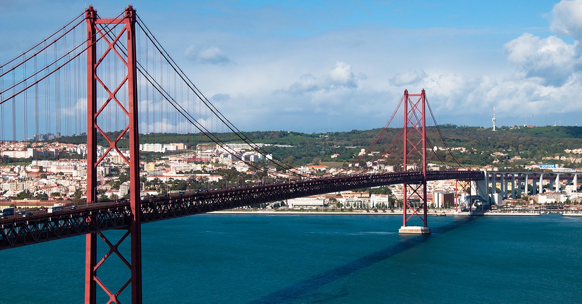 Puente 25 de Abril / Wikipedia