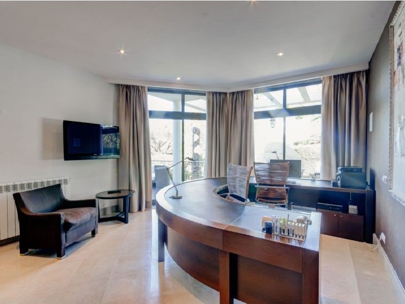 The spacious office is just one of the many useful extra rooms in this property The spacious office is just one of the many useful extra rooms in this property
