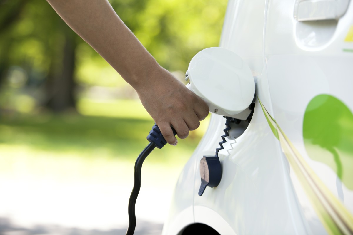 Consumo de carros elétricos é seis vezes mais barato que a gasolina