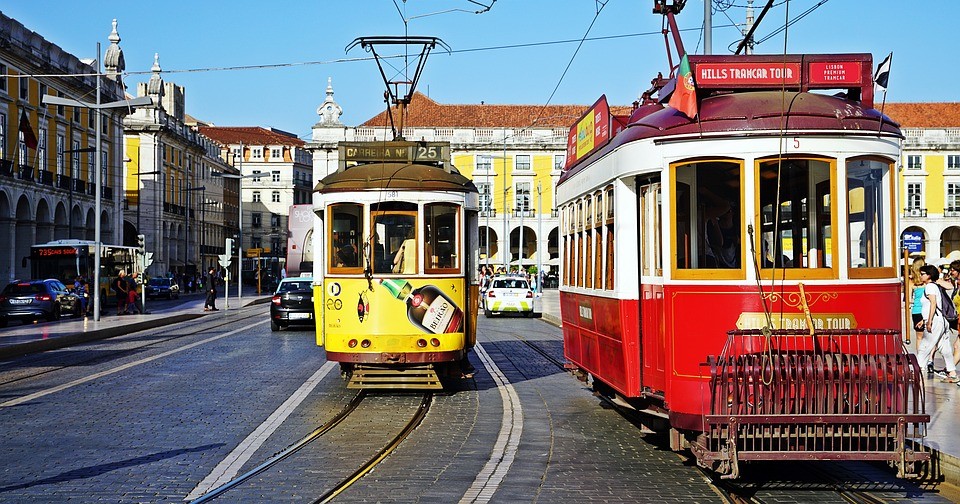 El famoso tranvía de Lisboa / Max Pixel El famoso tranvía de Lisboa / Max Pixel