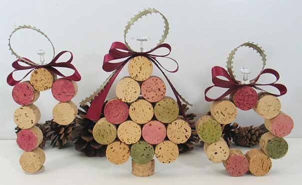 Árvores de Natal feitas com rolhas de garrafas de vinho Árvores de Natal feitas com rolhas de garrafas de vinho
