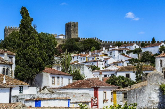 View of the houses in the town of Óbidos 