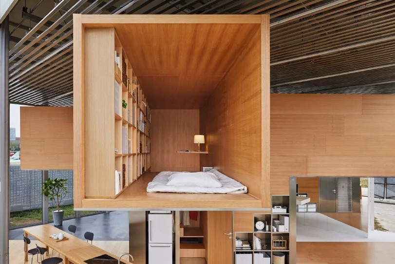 Uma caixa de madeira como quarto: uma solução de habitação pensada para Shanghai