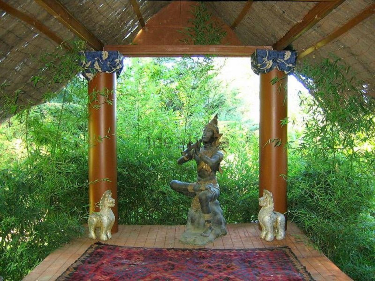 Há um templo na propriedade Há um templo na propriedade