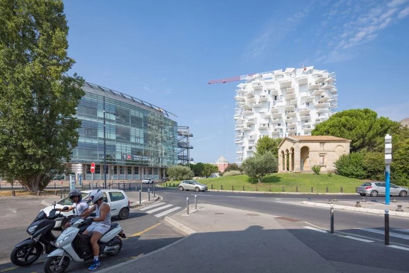 Um edifício, no mínimo, peculiar