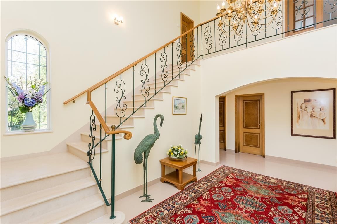 Die Villa ist luxuriös eingerichtet
