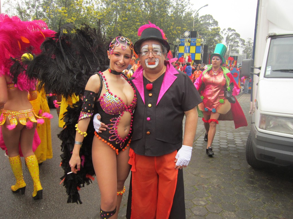 Ballerini di samba al carnevale di Ovar Ballerini di samba al carnevale di Ova