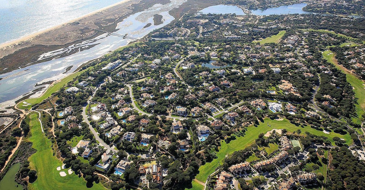 Bird's eye view of Quinta do Lago / quintadolago.com