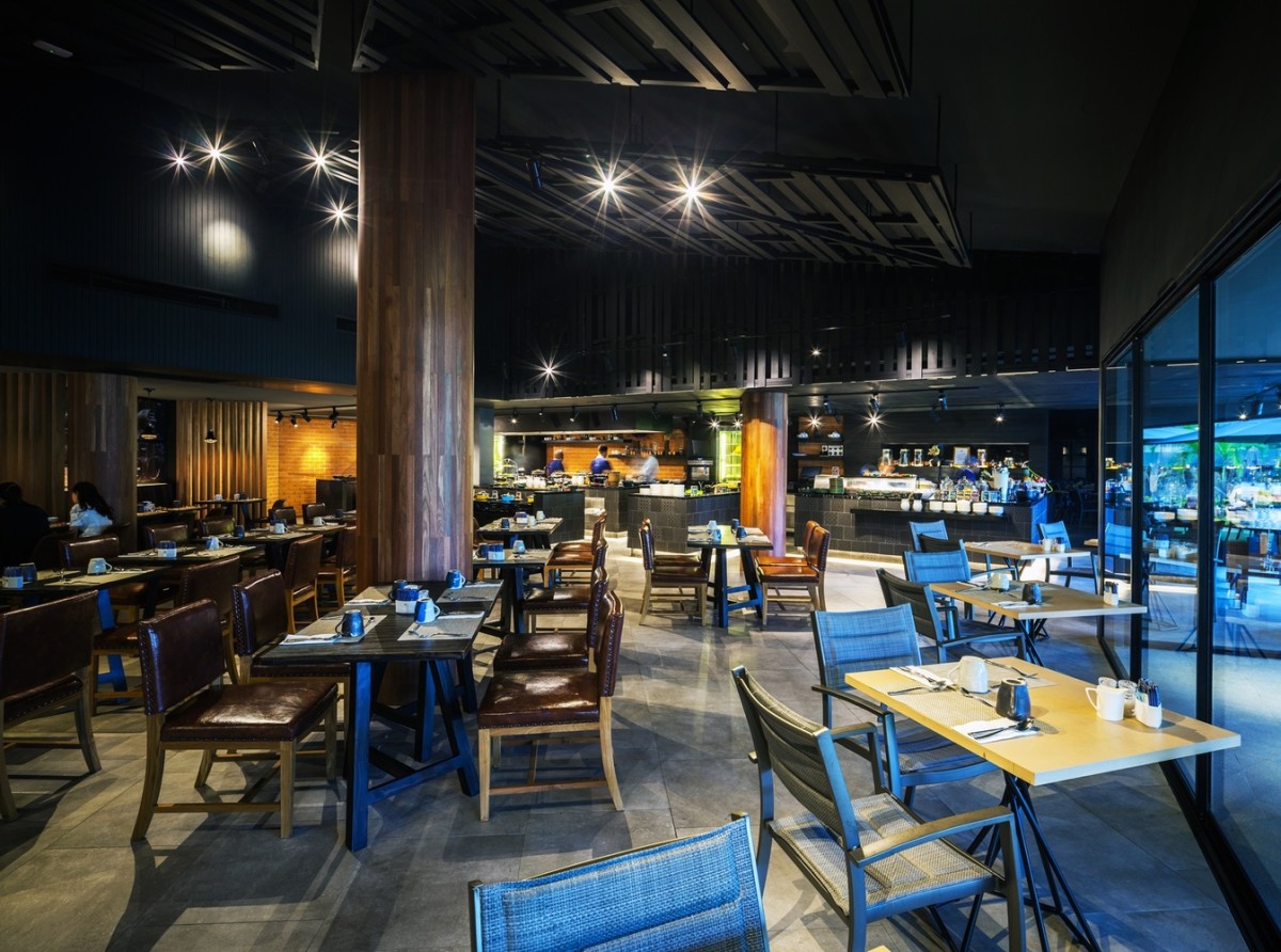 Um dos restaurantes Um dos restaurantes