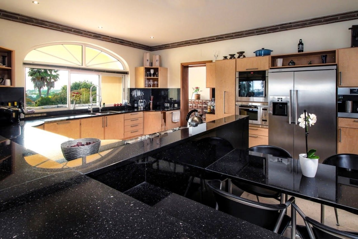 Cucina con piano colazione