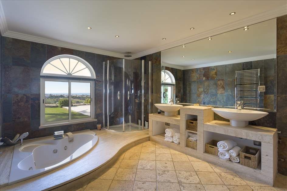 Bathroom with whirlpool