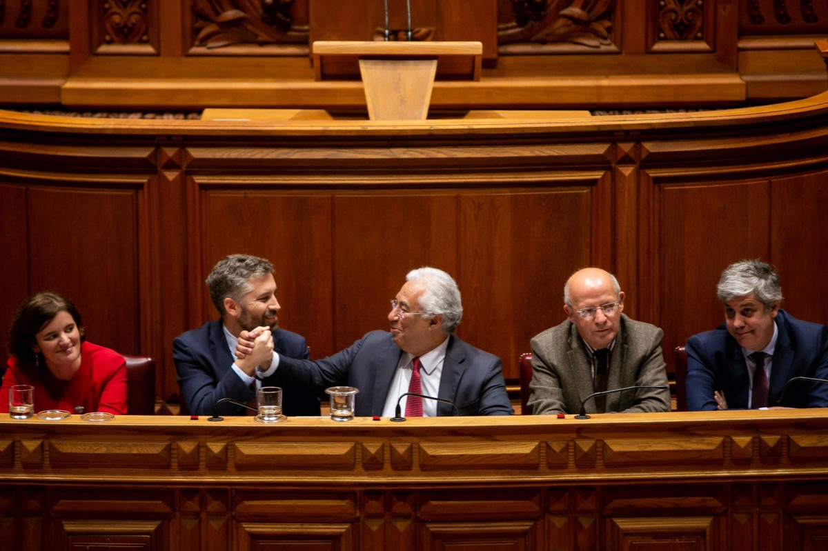 Quarta "dança de cadeiras" de Costa cria "super-ministro" na habitação