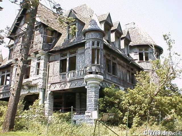 Reza a história que esta casa está assombrada