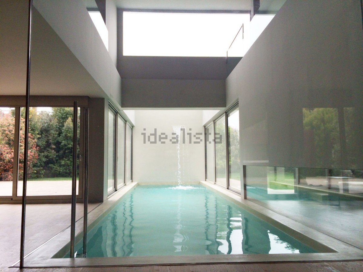 A piscina com cascata