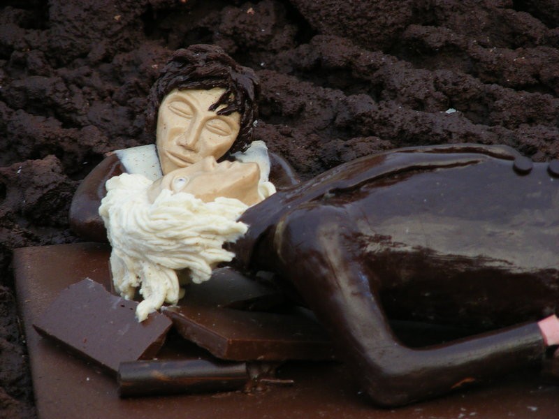 Chocolate statues / Flickr