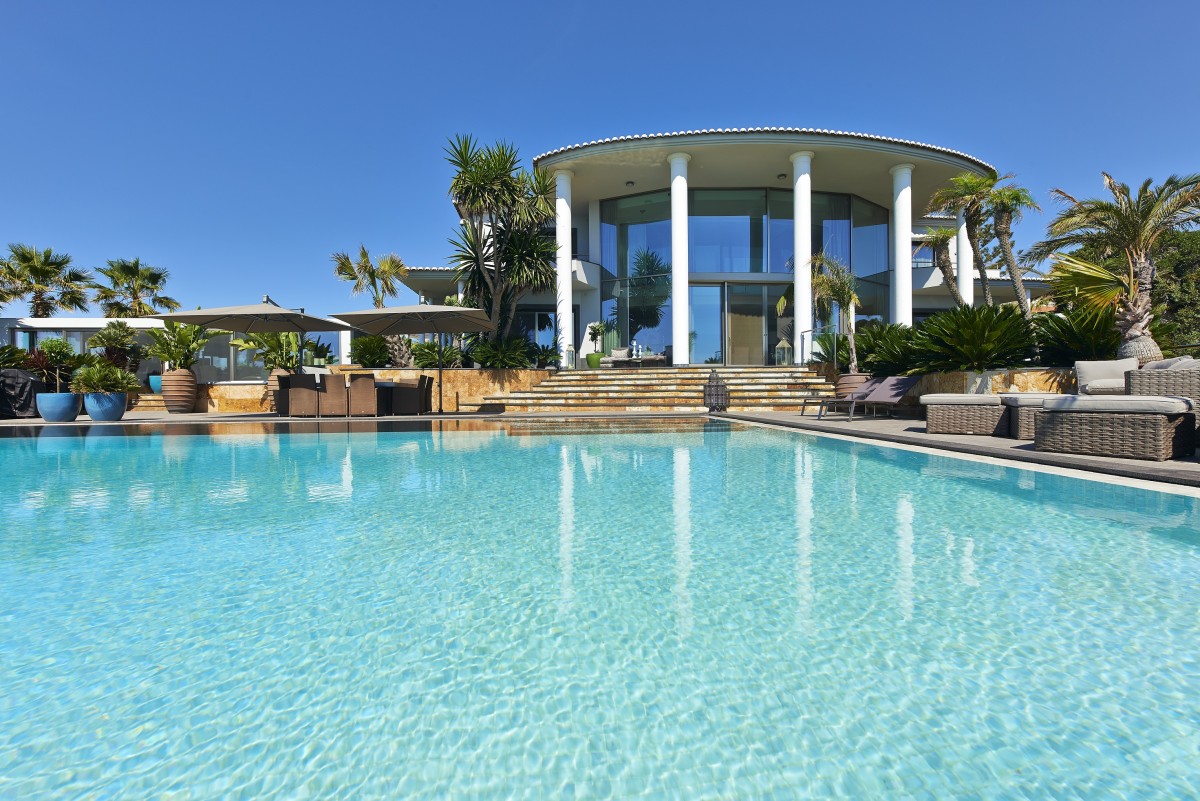 Luxury beachfront villa on the Algarve, Portugal