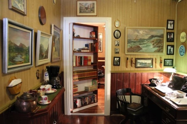 Uma porta que não serve só para guardar livros